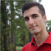 Laureato in inglese, tedesco e spagnolo per la laurea di Lingue Moderne per la traduzione e l'interpretariato